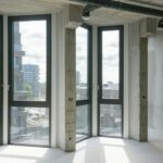 Loftwohnung in einem ehemaligen Bürogebäude in Haarlem - Blick durch die neue Glasfassade